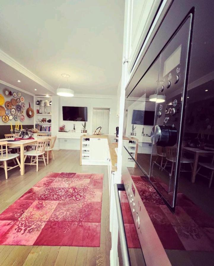 Cozy & Stylish Apartment Тирана Екстериор снимка