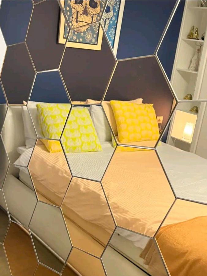 Cozy & Stylish Apartment Тирана Екстериор снимка